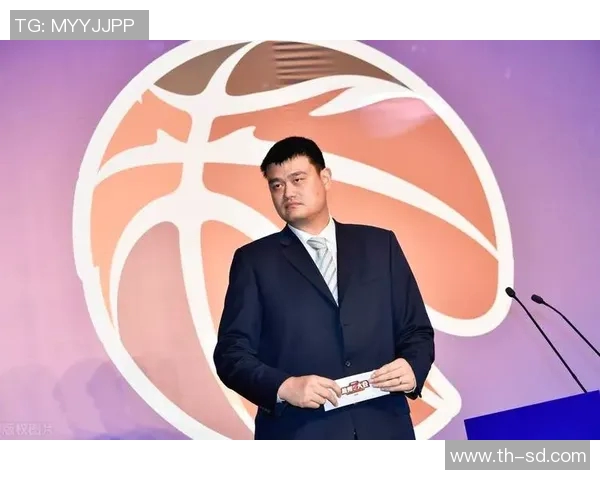 足球明星们惊叹姚明的身高与气质共同欣赏他的照片与视频精彩瞬间